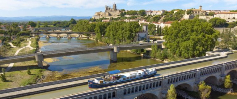 Anjodi crossing aqueduct with spectacular views of Beziers